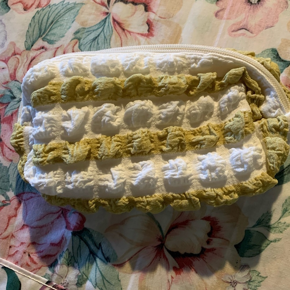 Makeup Textured White and Yellow Bag
